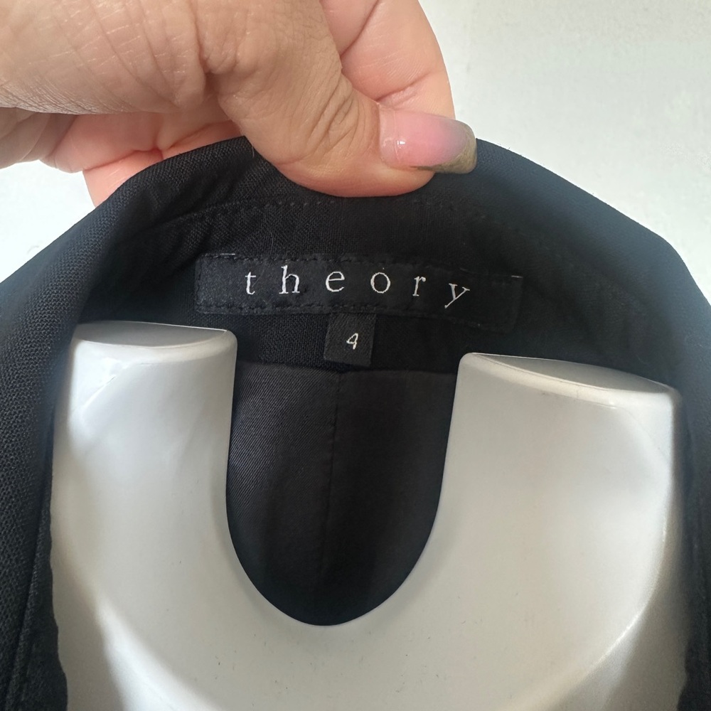 Theory Size 4 Light Jacket with sticking detail button on the sleeves - Picture 4 of 5